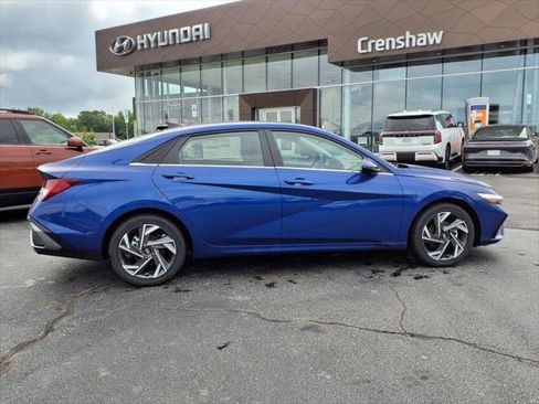 New 2025 Hyundai Elantra Limited image 8