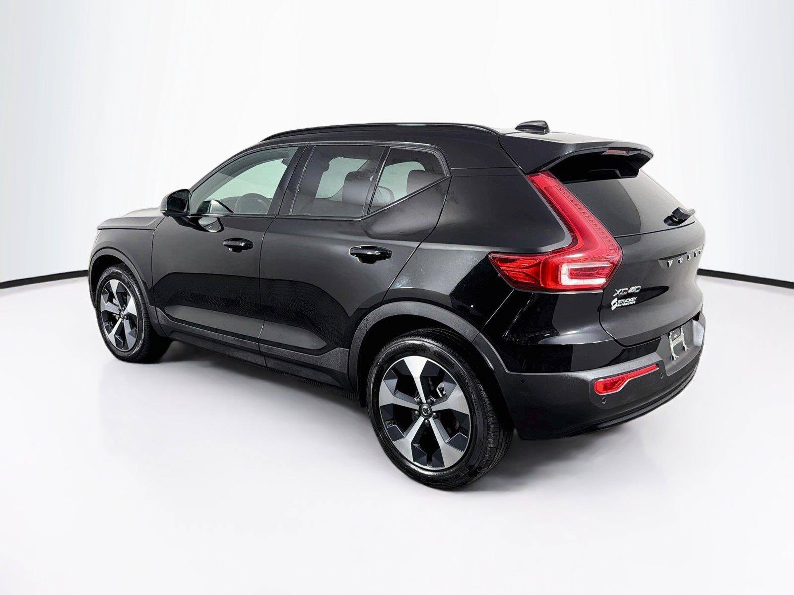 Used 2026 Volvo XC40 B5 Plus AWD/4WD image 9