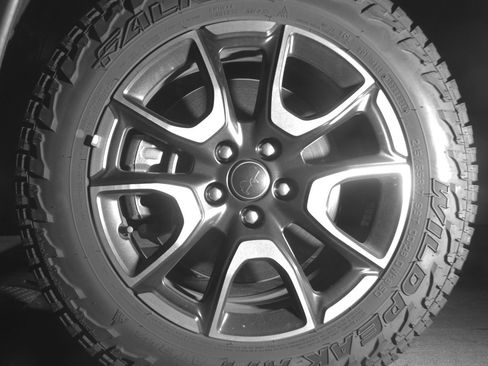 Used 2025 Jeep Compass Trailhawk image 12