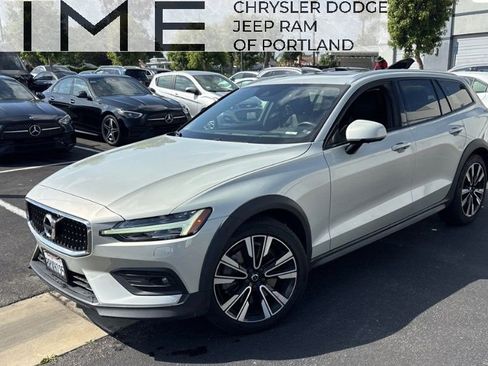 Used 2020 Volvo V60 T5 Cross Country AWD/4WD image 1