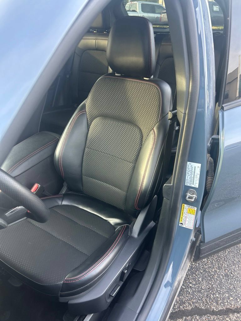 Used 2025 Ford Escape ST-Line Select AWD/4WD image 5