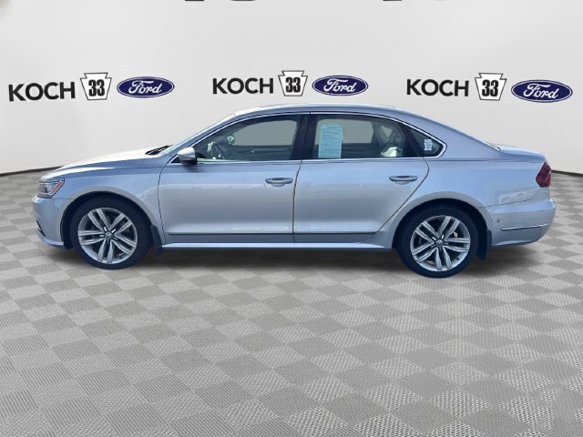 Used 2017 Volkswagen Passat 1.8T SE FWD image 4