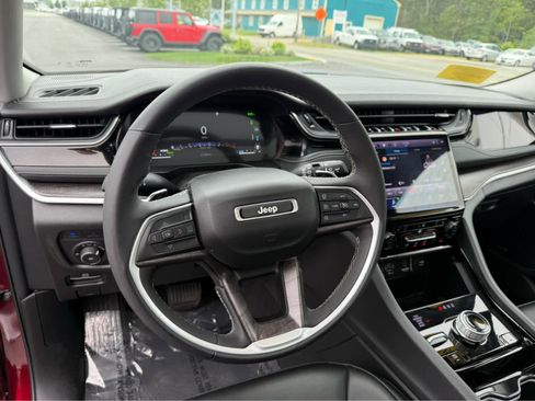 Used 2023 Jeep Grand Cherokee 4WD 4xe image 13