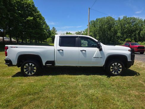 Used 2024 Chevrolet Silverado 2500 Custom w/ Custom Convenience Package AWD/4WD image 8
