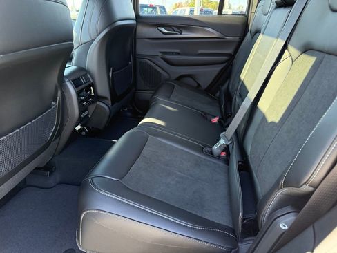 New 2025 Jeep Grand Cherokee Altitude image 25