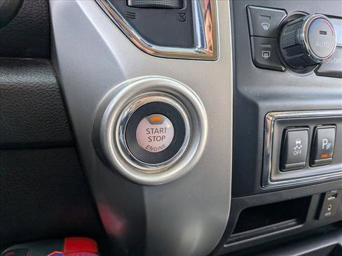 Used 2017 Nissan Titan SL RWD image 17