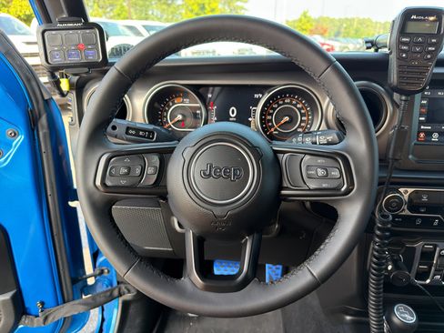 Used 2023 Jeep Wrangler Unlimited Sport AWD/4WD image 15