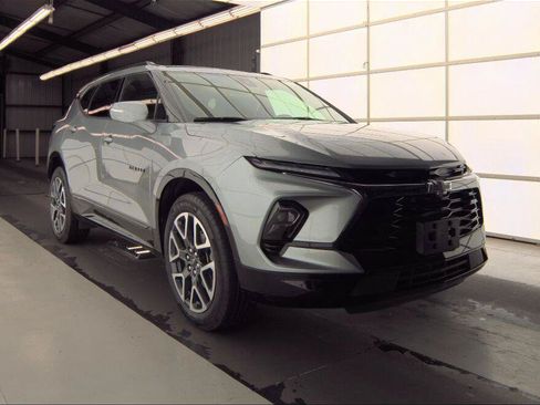 Used 2025 Chevrolet Blazer RS FWD image 1