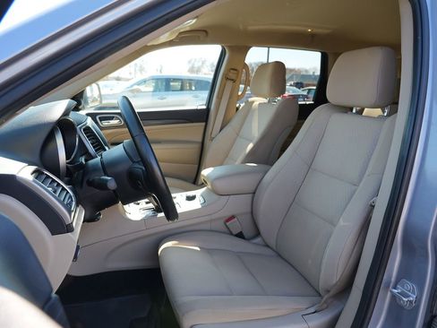 Used 2020 Jeep Grand Cherokee Laredo image 12