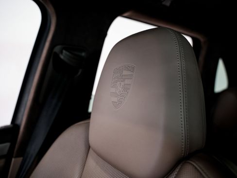 Used 2013 Porsche Cayenne Turbo AWD/4WD image 18