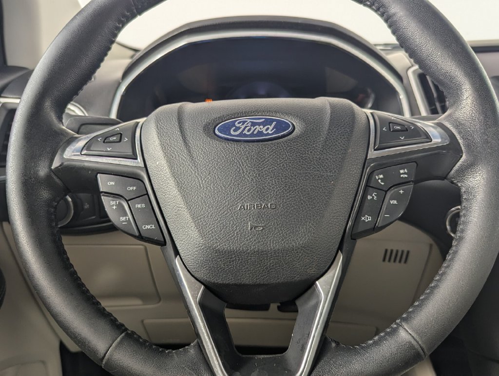 Used 2018 Ford Edge Titanium FWD image 15