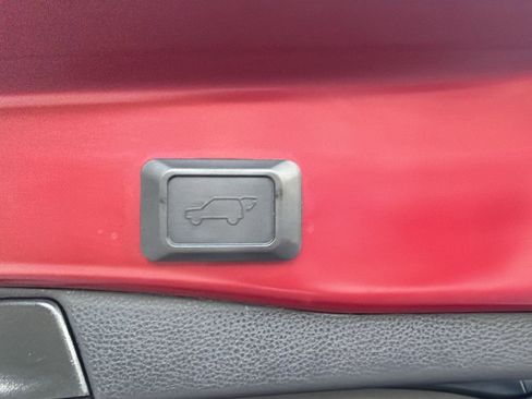 Used 2022 Toyota RAV4 XLE w/ Convenience Package FWD image 34
