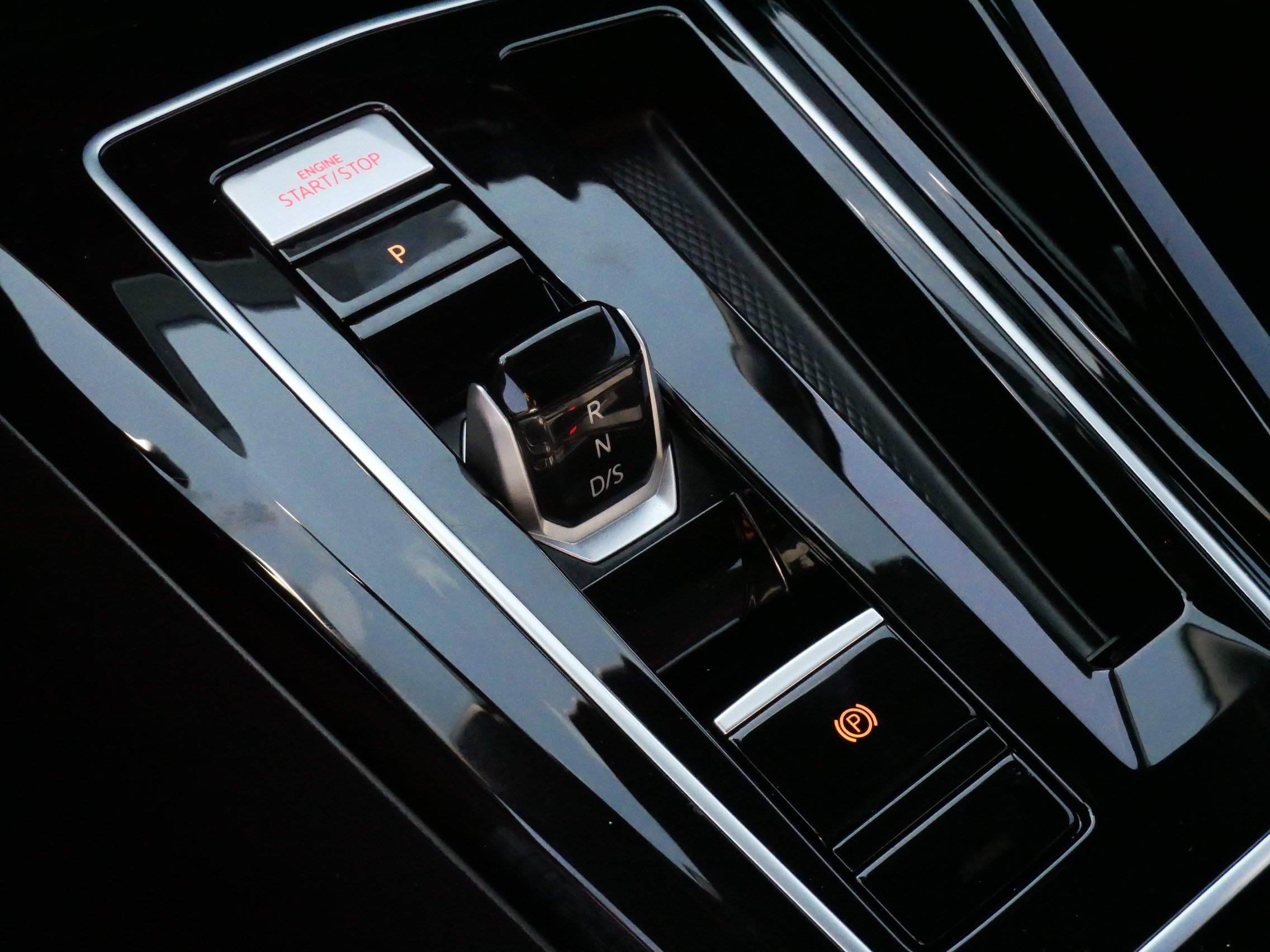 Certified 2024 Volkswagen GTI SE FWD image 24