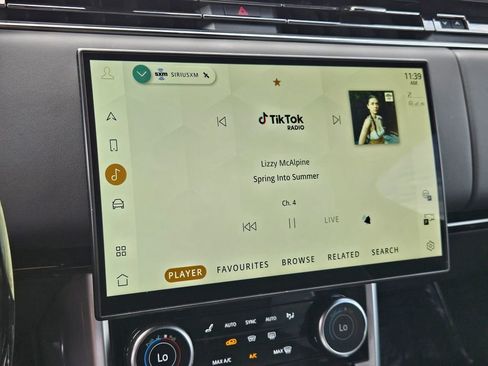 Used 2023 Land Rover Range Rover Autobiography image 12