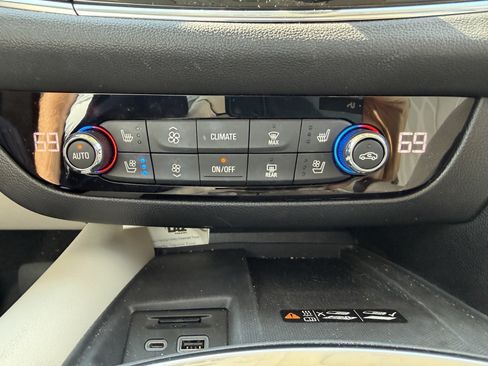 Used 2024 Buick Enclave Avenir AWD/4WD image 18