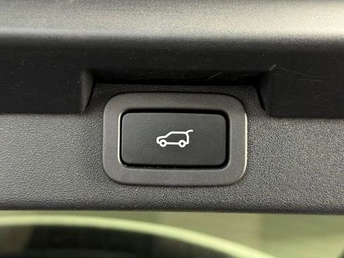 Used 2018 Land Rover Discovery HSE AWD/4WD image 19