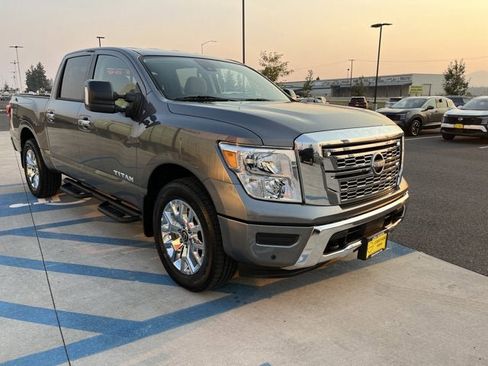 Certified 2024 Nissan Titan SV w/ SV Convenience Package image 3