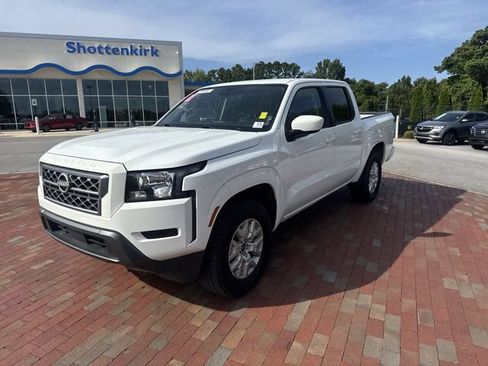 Used 2022 Nissan Frontier SV RWD image 1