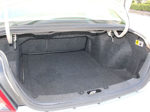 Used 2005 Ford Taurus SE FWD image 14