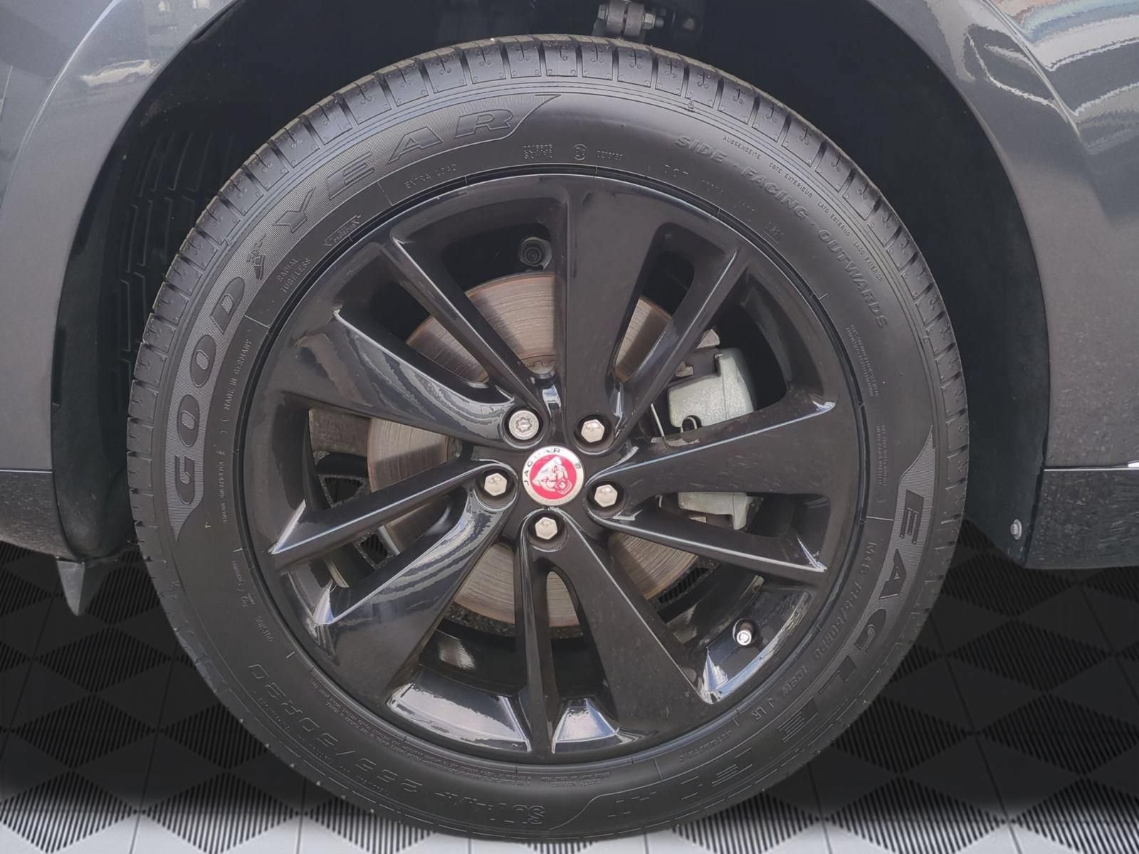 Used 2023 Jaguar F-PACE S AWD/4WD image 9