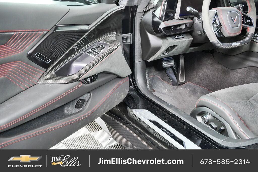 Used 2027 Chevrolet Corvette ZR1 w/ ZR1 Carbon Fiber Aero Package RWD image 8