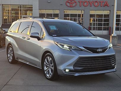 Used 2022 Toyota Sienna Platinum