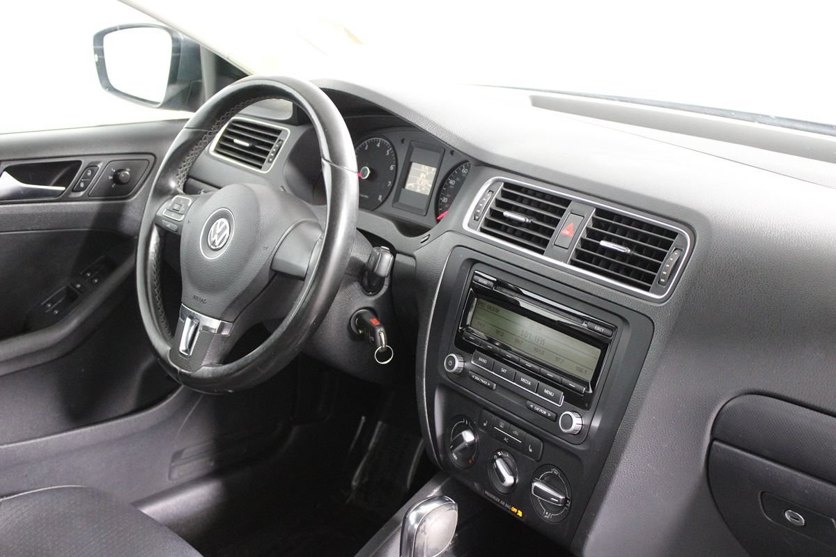 Used 2011 Volkswagen Jetta SE FWD image 8