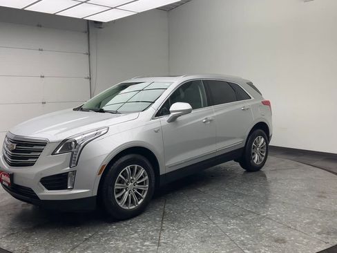 Used 2017 Cadillac XT5 Luxury image 40
