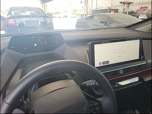 Used 2025 Toyota Prius Plug-In Hybrid FWD image 11