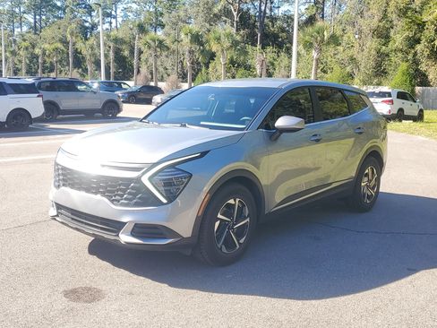 Certified 2024 Kia Sportage LX image 3