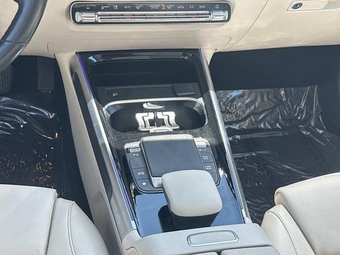 Used 2023 Mercedes-Benz GLB 250 4MATIC w/ Premium Package image 22