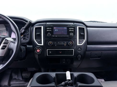Used 2018 Nissan Titan S RWD image 5
