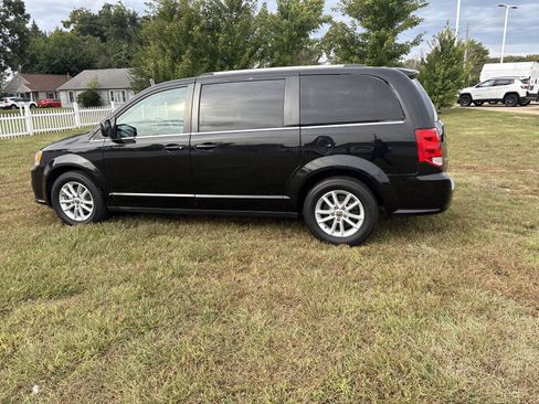 Used 2020 Dodge Grand Caravan SXT FWD image 8