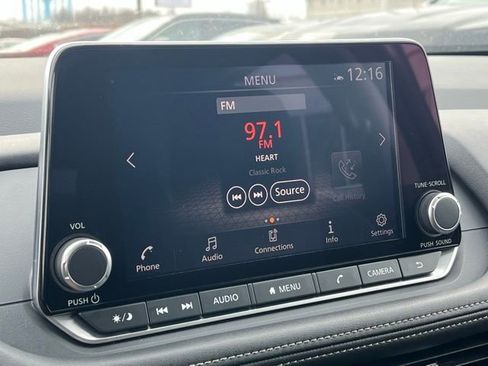 Used 2025 Nissan Rogue SV image 23