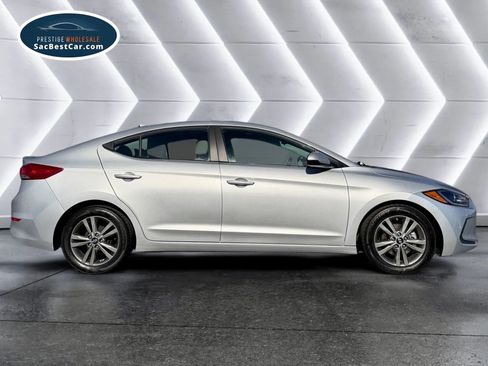 Used 2017 Hyundai Elantra SE image 4