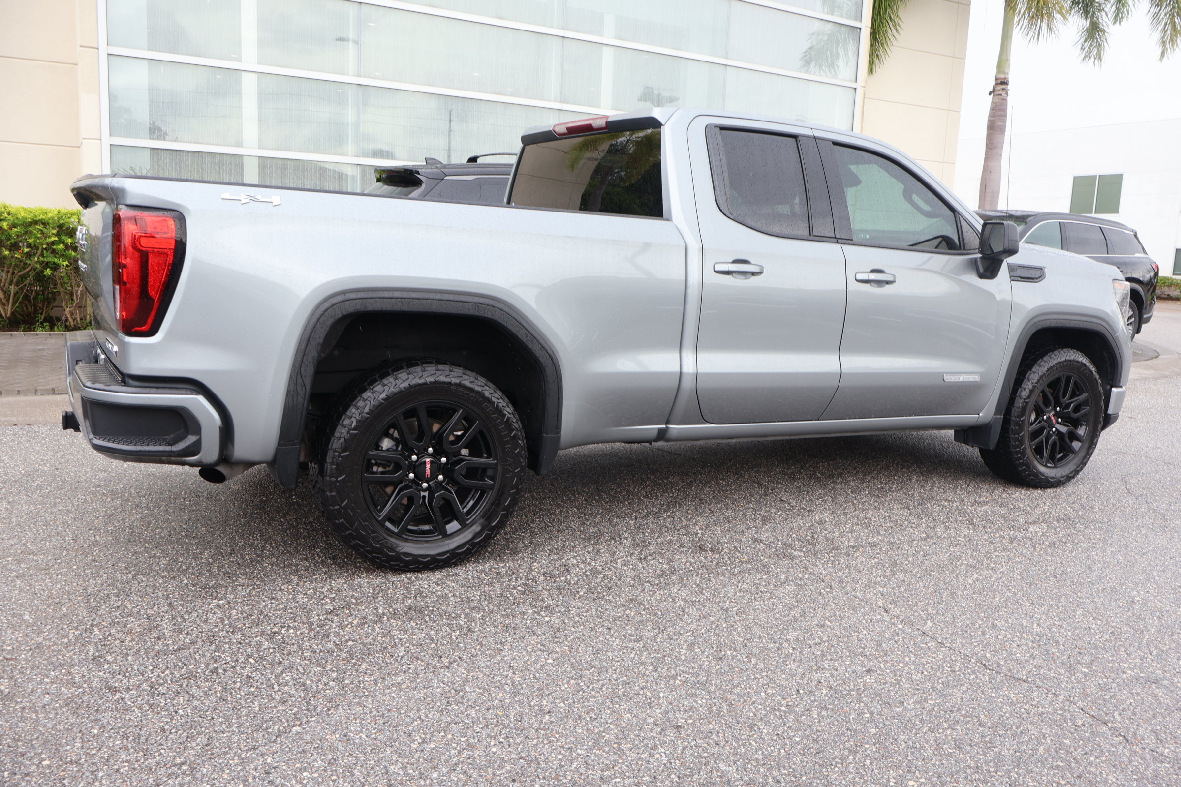 Used 2023 GMC Sierra 1500 Elevation AWD/4WD image 9