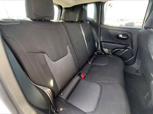 Used 2023 Jeep Renegade Latitude image 27