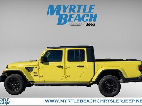 Used 2023 Jeep Gladiator Sport S image 3