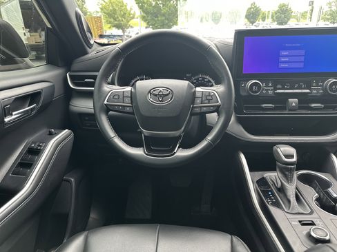 Used 2023 Toyota Highlander XSE AWD/4WD image 15