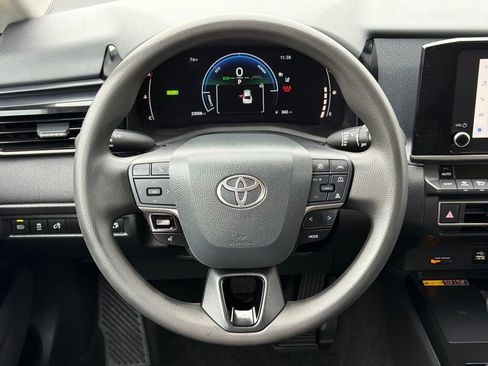 Used 2025 Toyota Camry LE image 15