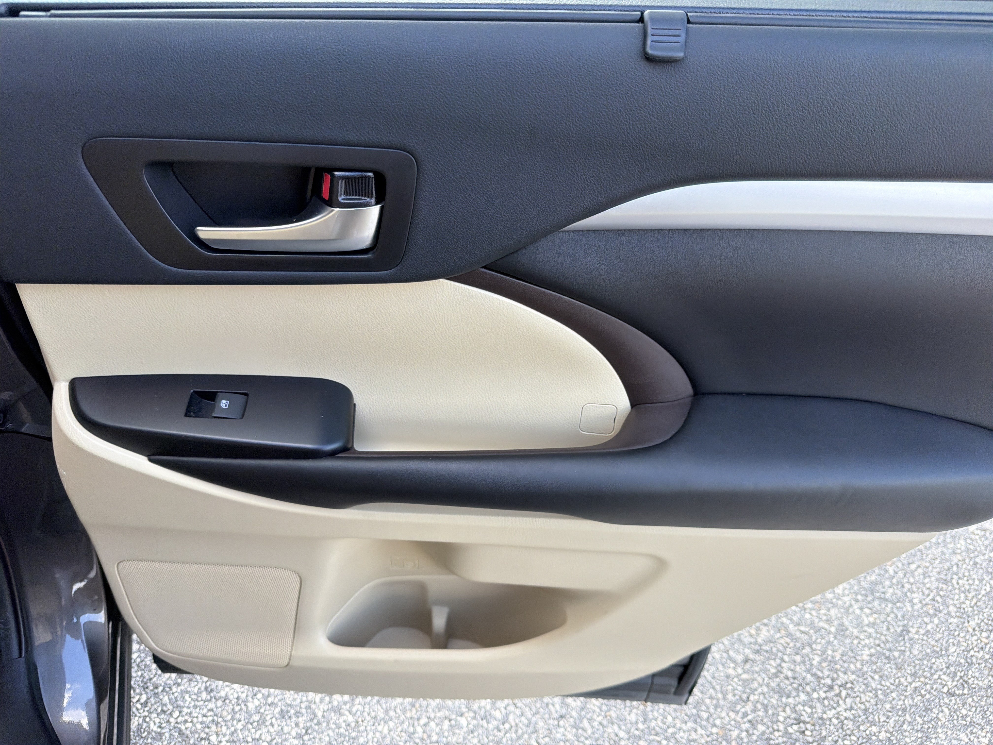 Used 2019 Toyota Highlander XLE FWD image 25