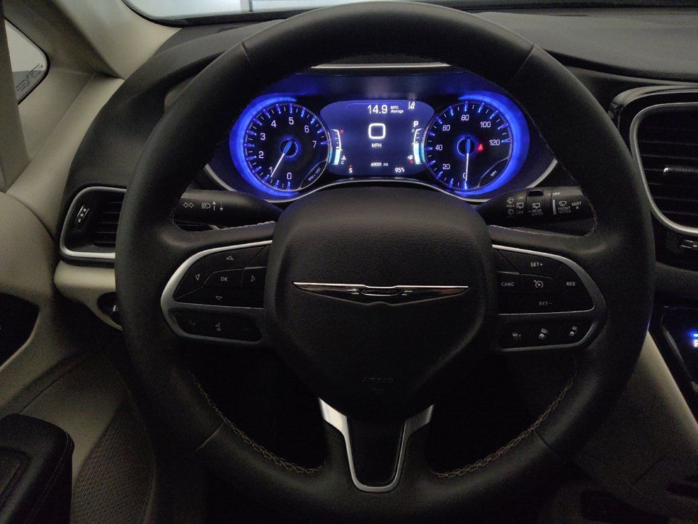 Used 2024 Chrysler Pacifica Touring-L FWD image 22