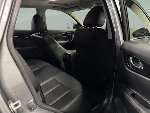 Used 2018 Nissan Rogue Sport SL w/ SL Premium Package image 12