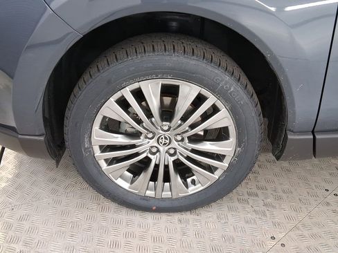 Used 2024 Toyota Venza Limited image 11