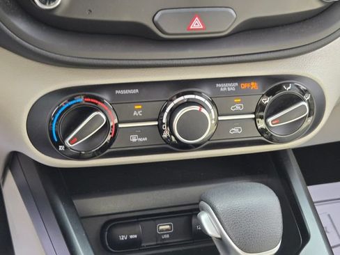 Used 2025 Kia Soul LX w/ LX Technology Package FWD image 26