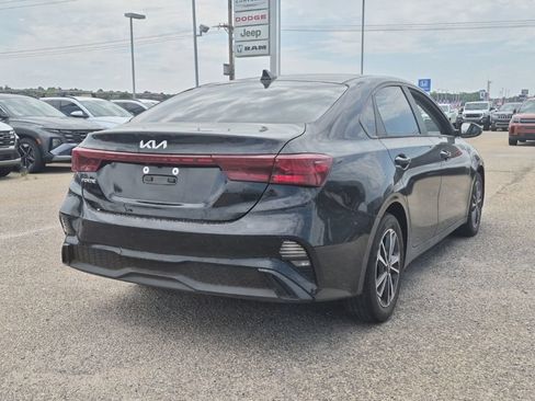 Used 2023 Kia Forte LXS w/ LXS Technology Package FWD image 3