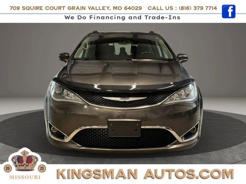 Used 2017 Chrysler Pacifica Touring-L w/ Tire & Wheel Group FWD image 1