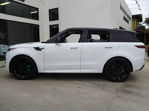 Used 2023 Land Rover Range Rover Sport SE Dynamic AWD/4WD image 3