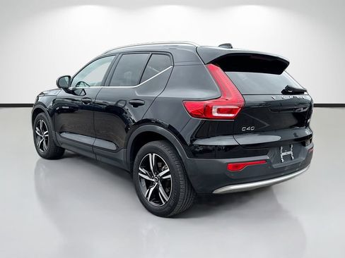 Used 2023 Volvo XC40 B5 Plus AWD/4WD image 5