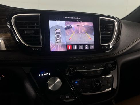 Used 2023 Chrysler Pacifica Pinnacle image 19